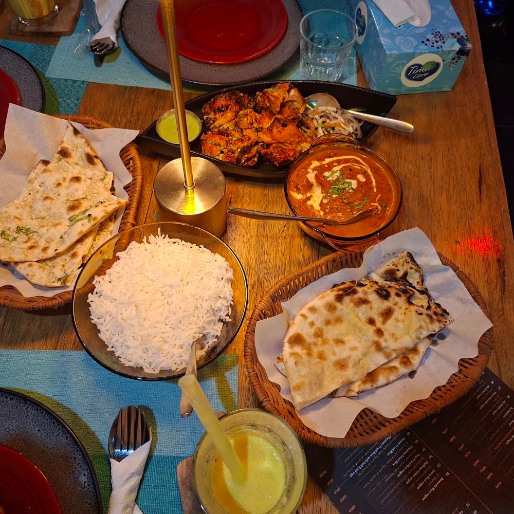 Tandoori Chicken with Naan Bread — SHALUC